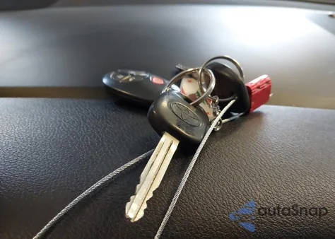 2018 Toyota Sienna Le 8 Passenger z USA, uszkodzony, nr VIN 5TDKZ3DC7JS920971